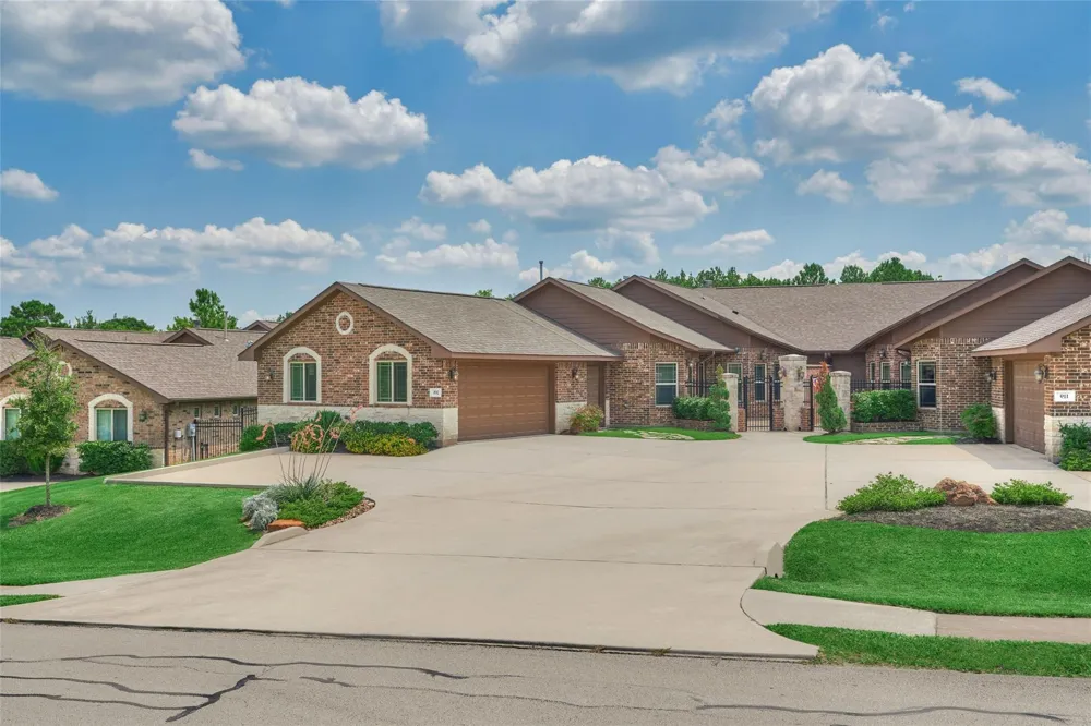 103 Bessie Price Owens Drive Montgomery, TX 77356