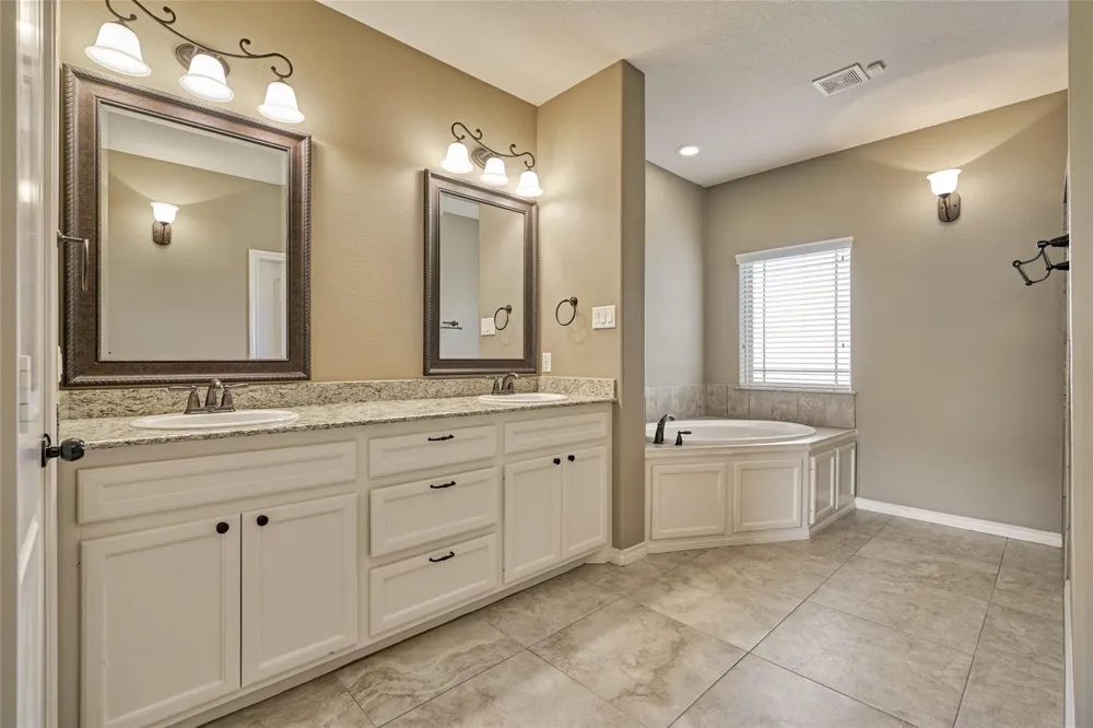 103 Bessie Price Owens Drive Montgomery, TX 77356