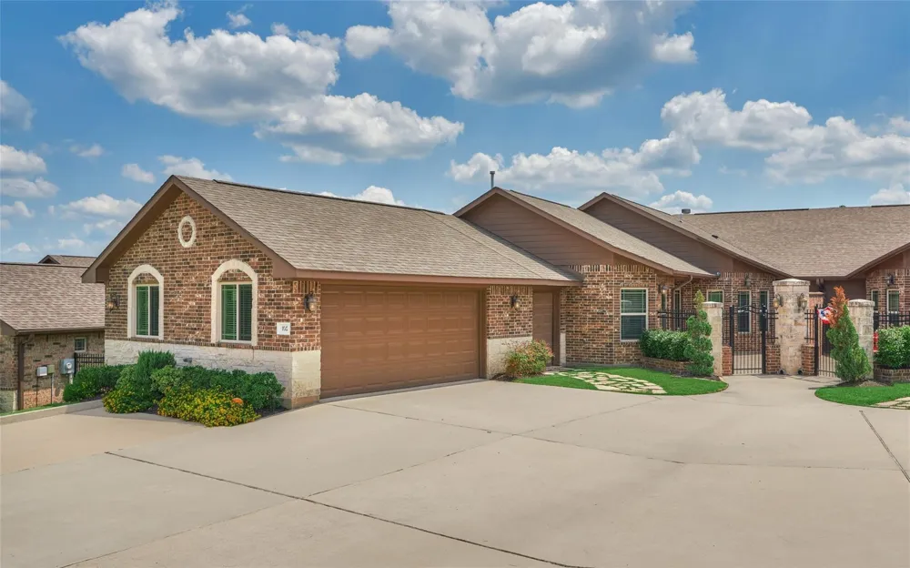 103 Bessie Price Owens Drive Montgomery, TX 77356