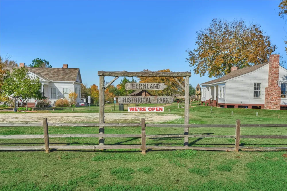 103 Bessie Price Owens Drive Montgomery, TX 77356
