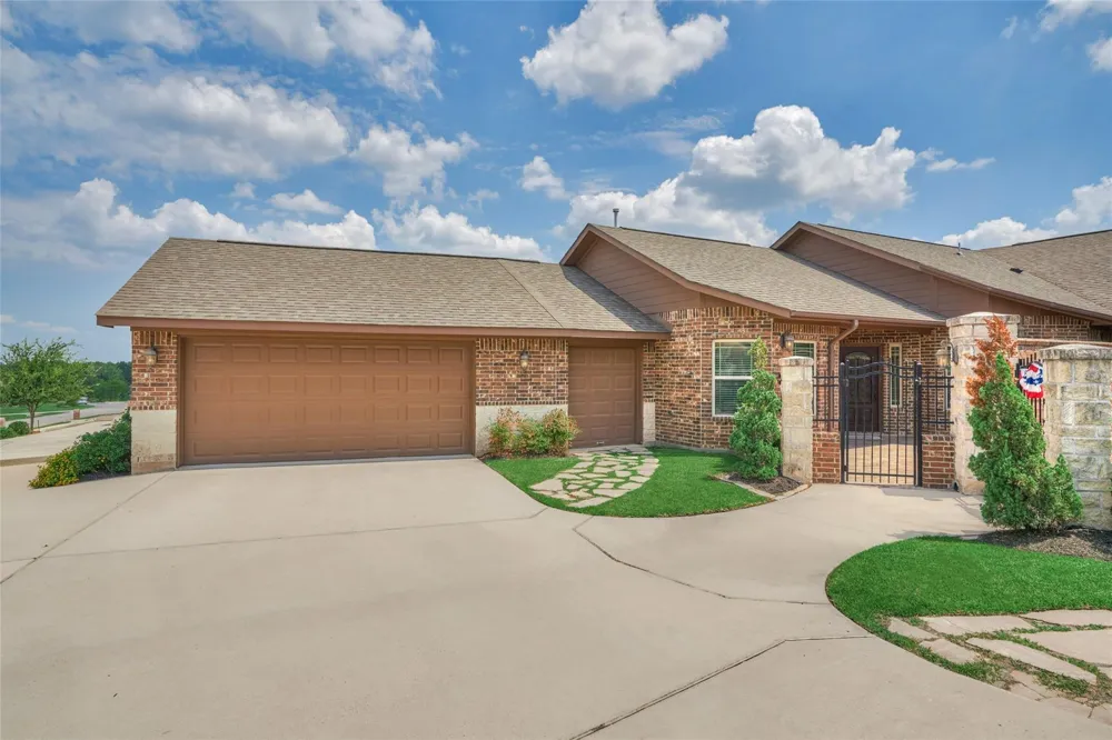 103 Bessie Price Owens Drive Montgomery, TX 77356