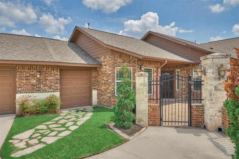 103 Bessie Price Owens Drive Montgomery, TX 77356