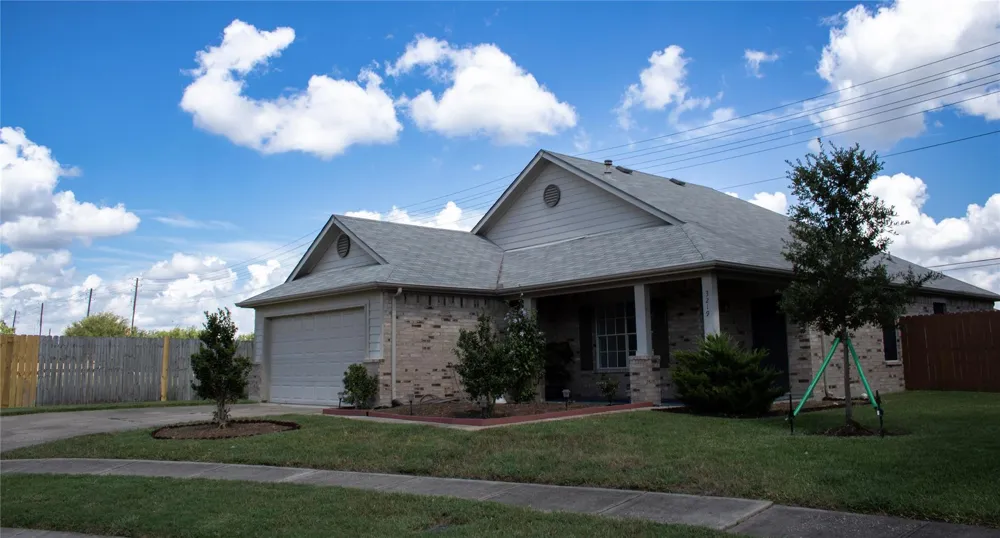 3219 Maryfield Lane Pearland, TX 77581