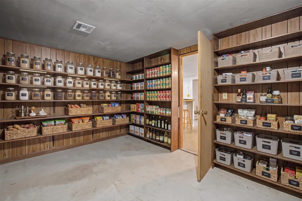 6556 Golden Oaks Drive Conroe, TX 77385