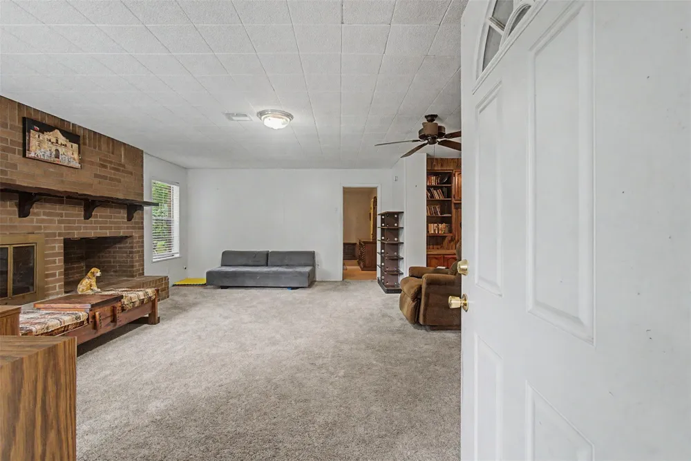 6556 Golden Oaks Drive Conroe, TX 77385