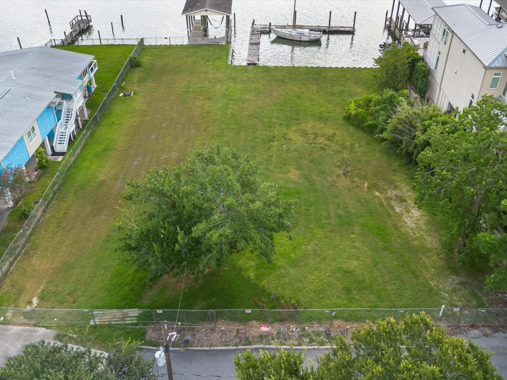 205 Blue Point Road Clear Lake Shores, TX 77565