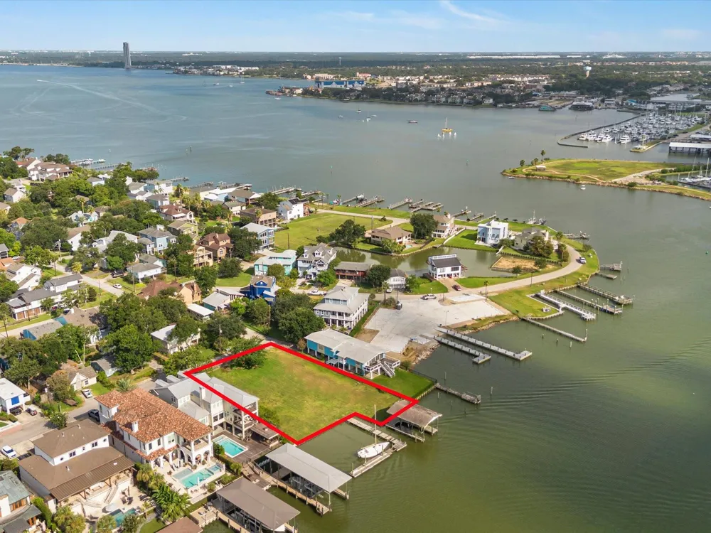 205 Blue Point Road Clear Lake Shores, TX 77565