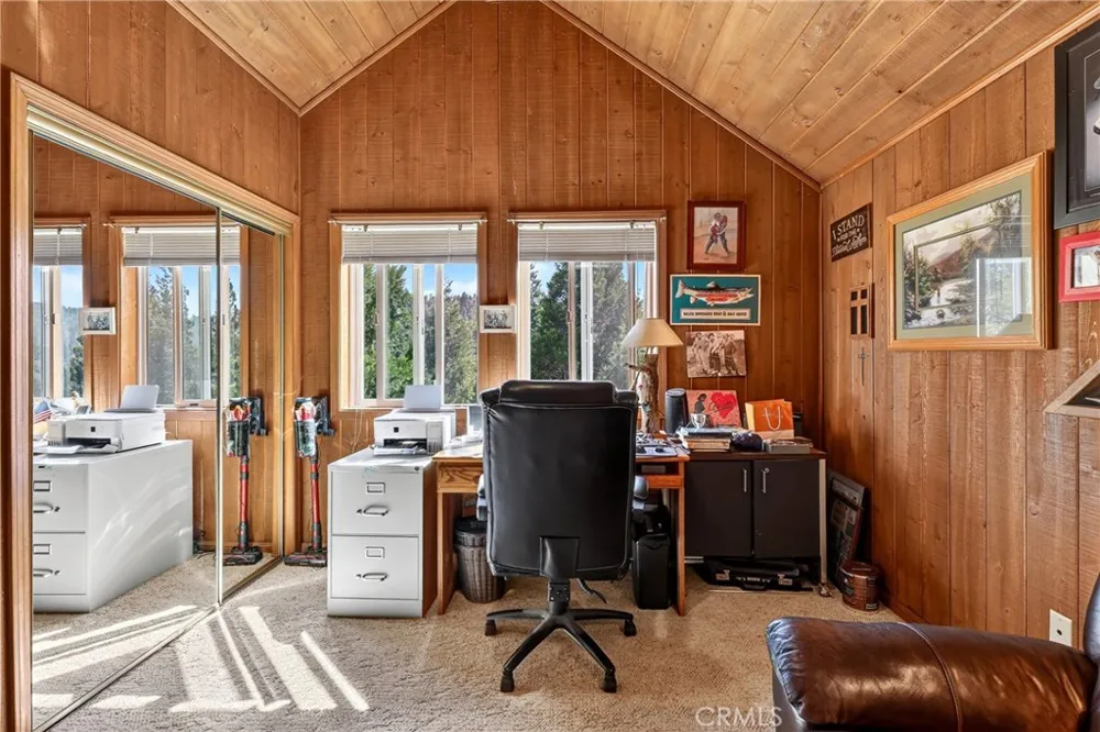 374 Grass Valley Road Lake Arrowhead, CA 92352