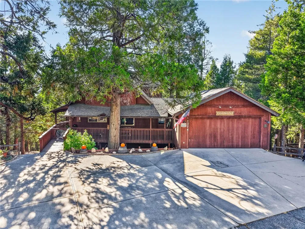 374 Grass Valley Road Lake Arrowhead, CA 92352