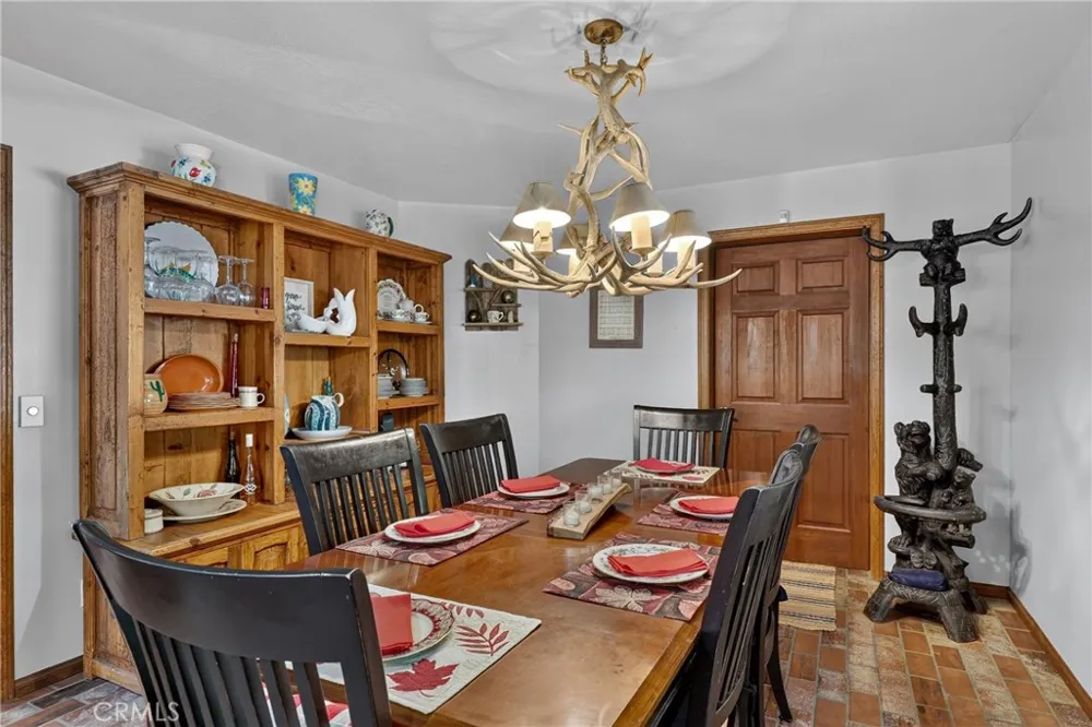 374 Grass Valley Road Lake Arrowhead, CA 92352