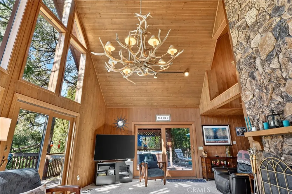 374 Grass Valley Road Lake Arrowhead, CA 92352
