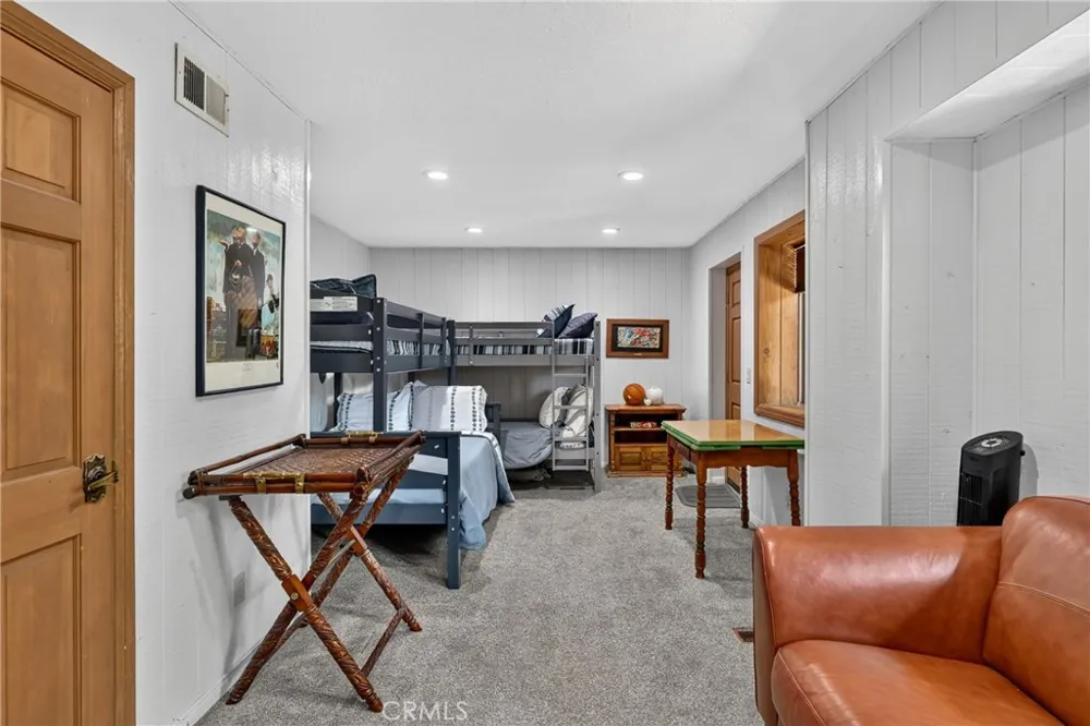 374 Grass Valley Road Lake Arrowhead, CA 92352