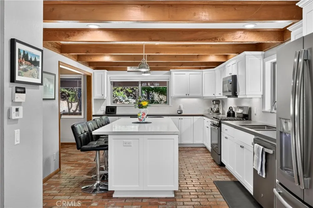 374 Grass Valley Road Lake Arrowhead, CA 92352
