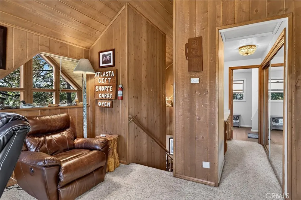 374 Grass Valley Road Lake Arrowhead, CA 92352