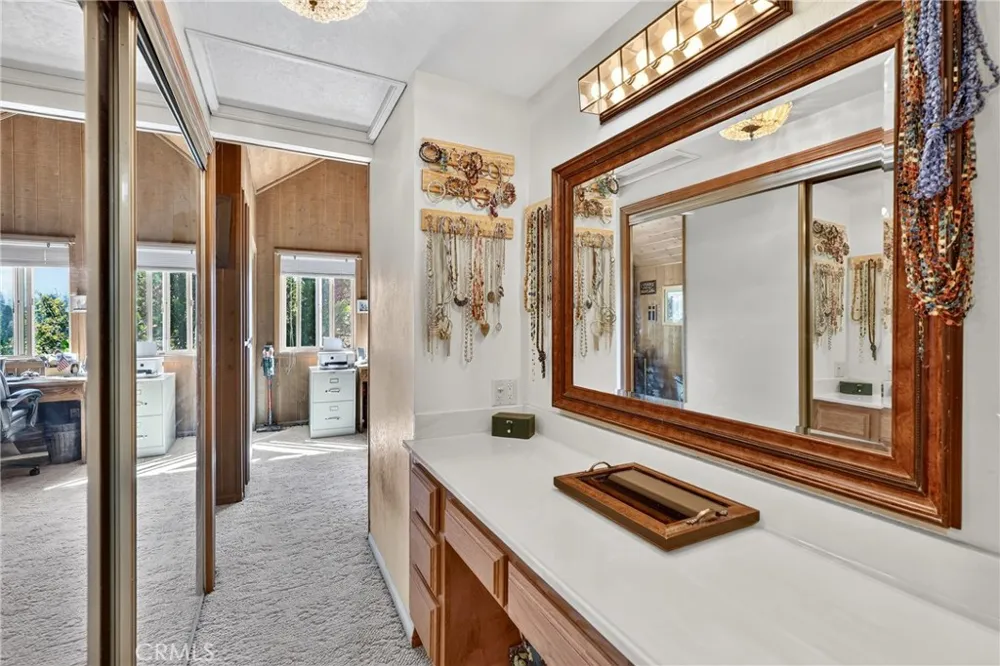 374 Grass Valley Road Lake Arrowhead, CA 92352