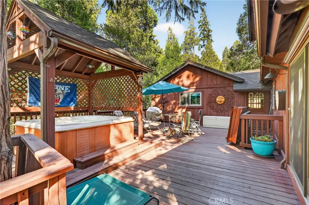 374 Grass Valley Road Lake Arrowhead, CA 92352