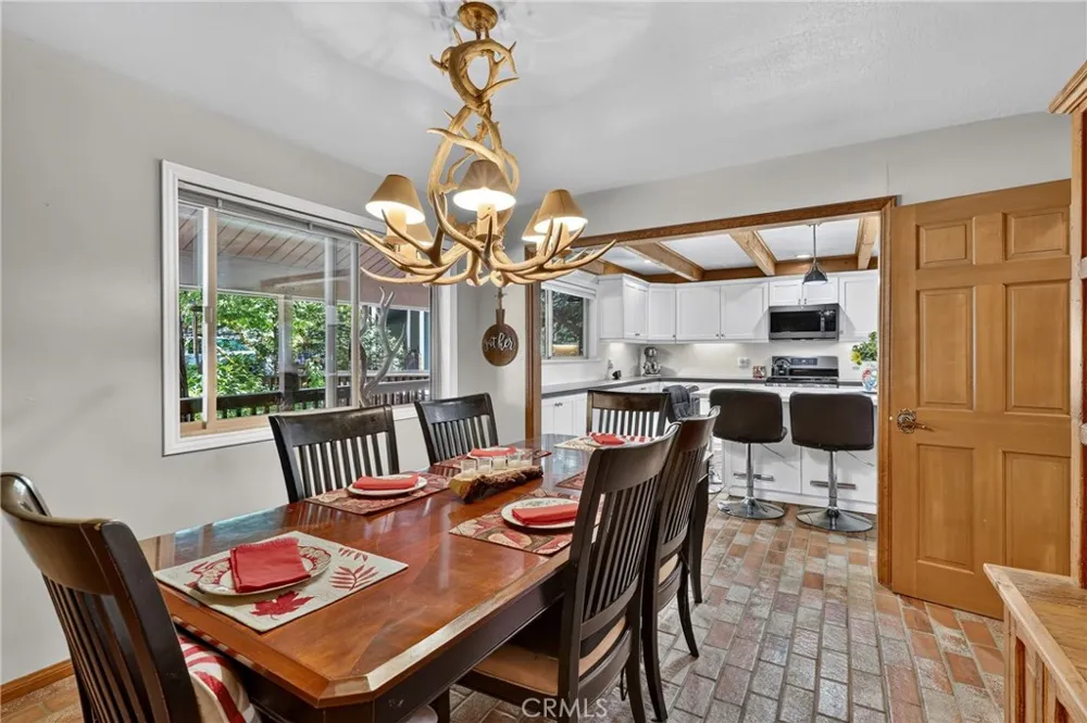 374 Grass Valley Road Lake Arrowhead, CA 92352