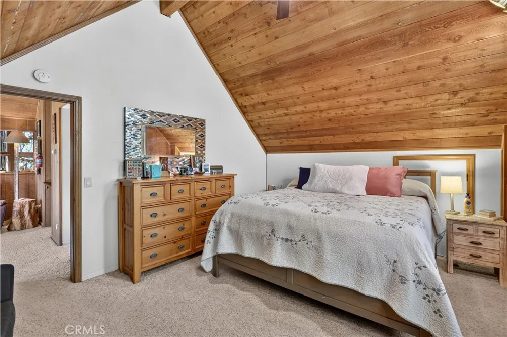 374 Grass Valley Road Lake Arrowhead, CA 92352