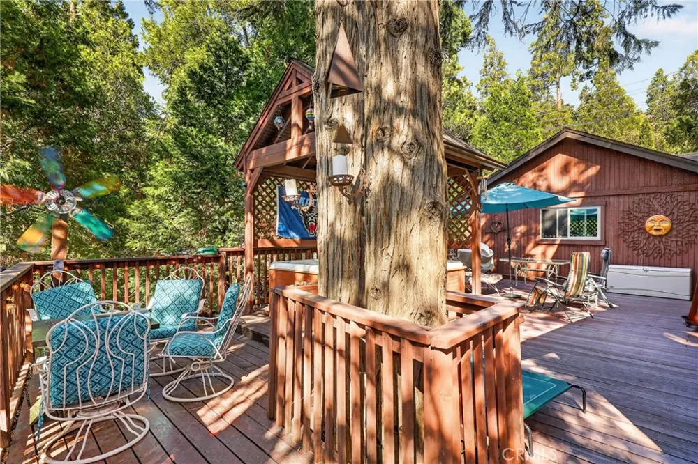 374 Grass Valley Road Lake Arrowhead, CA 92352