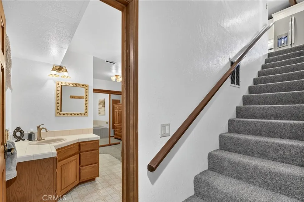 374 Grass Valley Road Lake Arrowhead, CA 92352