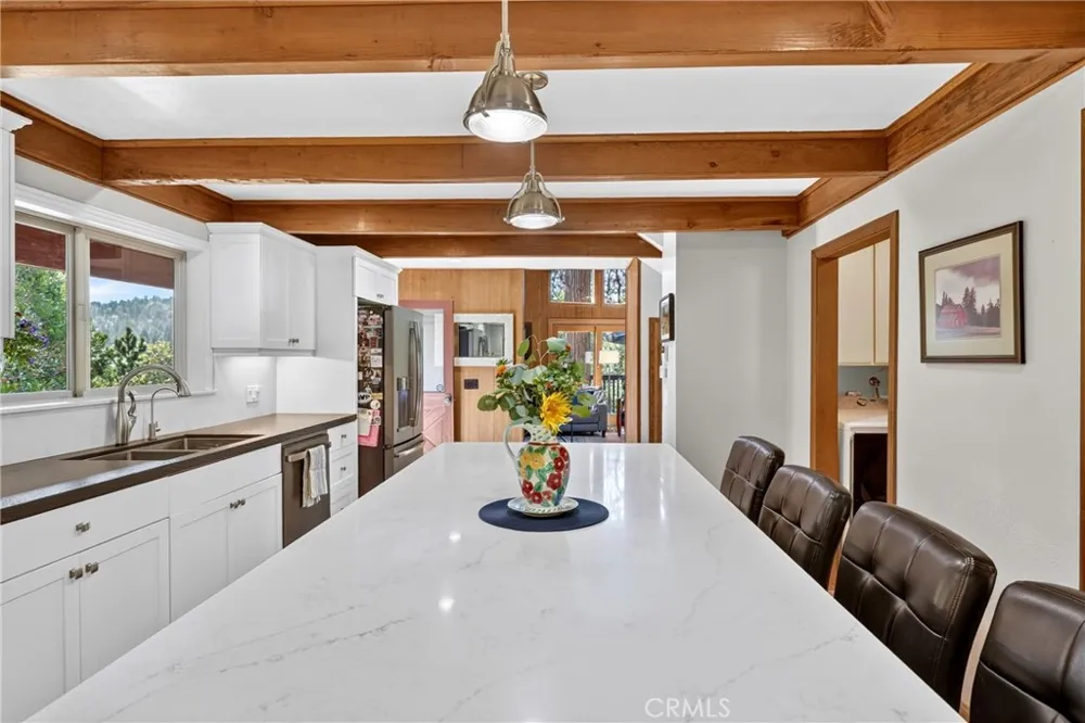 374 Grass Valley Road Lake Arrowhead, CA 92352