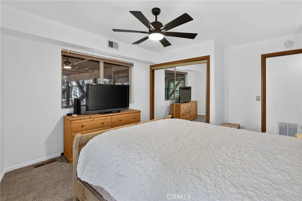 374 Grass Valley Road Lake Arrowhead, CA 92352