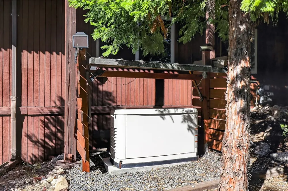 374 Grass Valley Road Lake Arrowhead, CA 92352