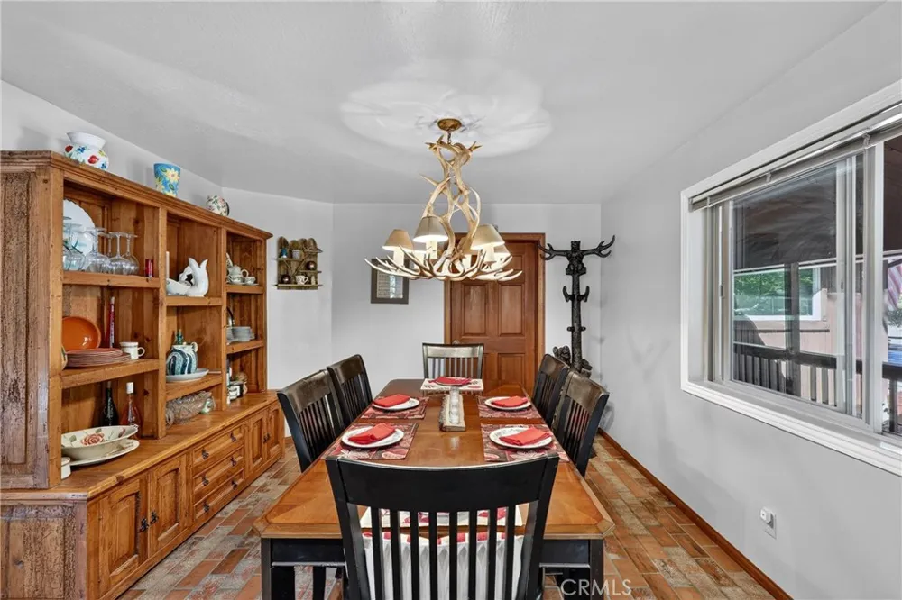 374 Grass Valley Road Lake Arrowhead, CA 92352