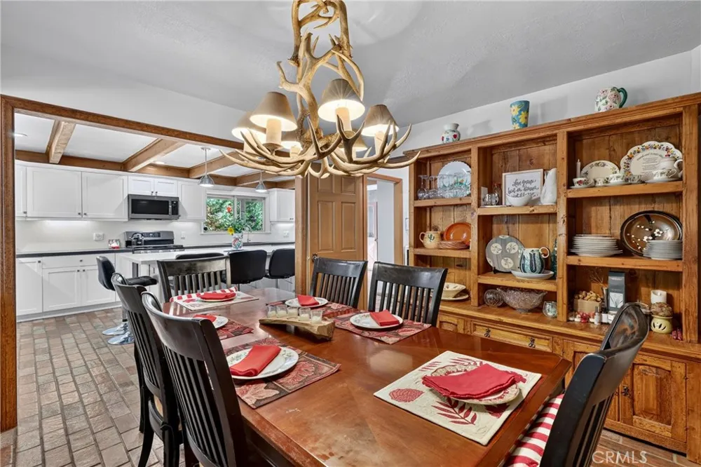 374 Grass Valley Road Lake Arrowhead, CA 92352