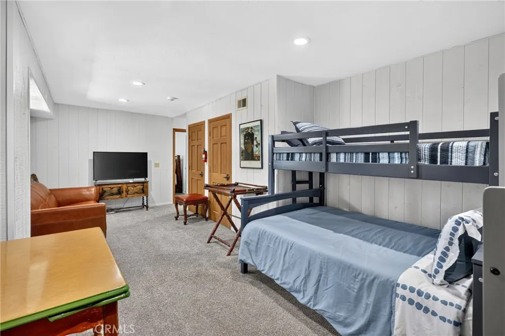 374 Grass Valley Road Lake Arrowhead, CA 92352