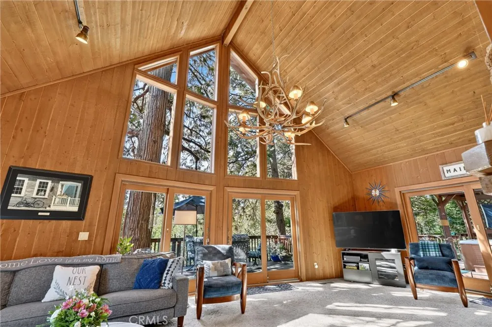 374 Grass Valley Road Lake Arrowhead, CA 92352
