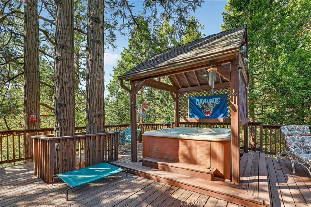 374 Grass Valley Road Lake Arrowhead, CA 92352