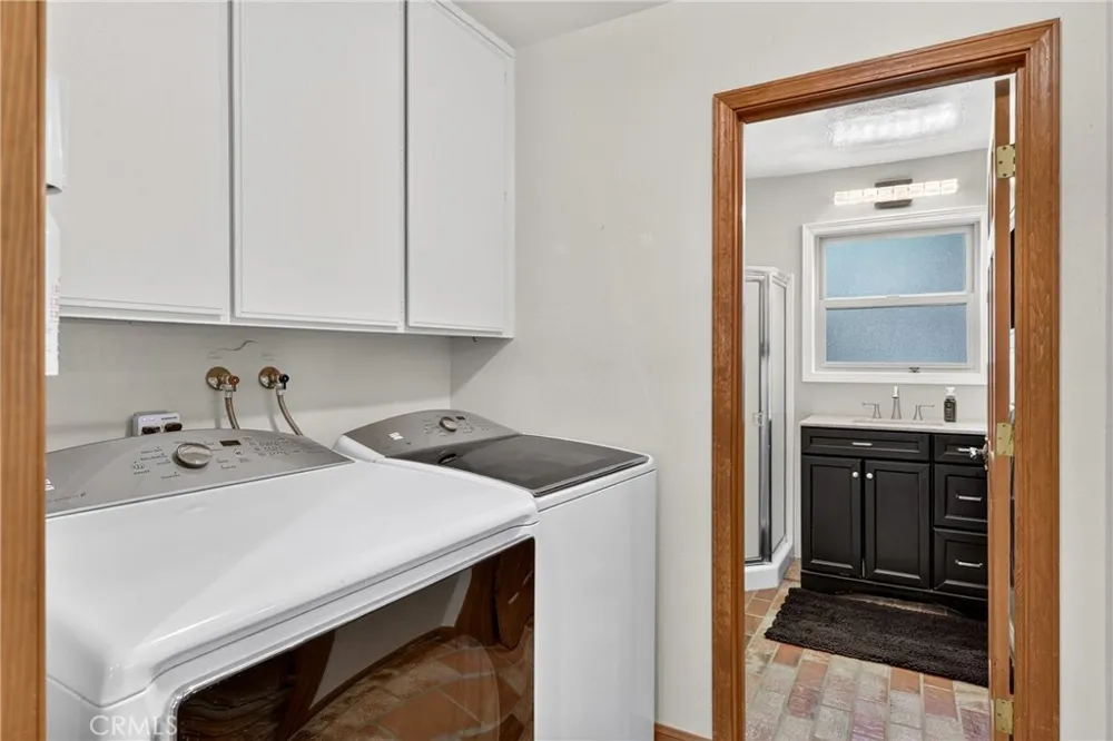 374 Grass Valley Road Lake Arrowhead, CA 92352