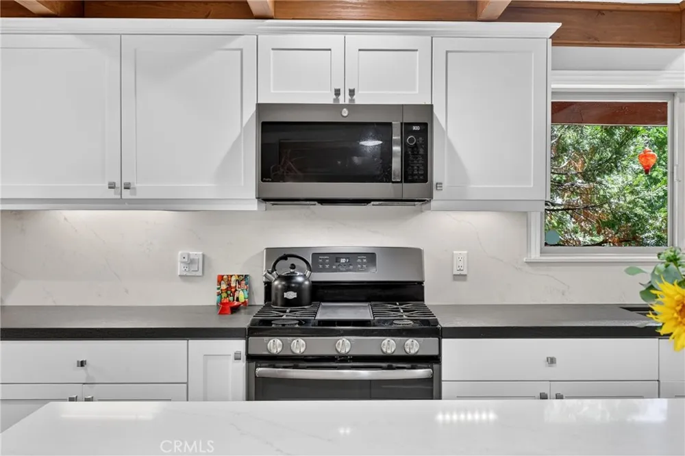 374 Grass Valley Road Lake Arrowhead, CA 92352
