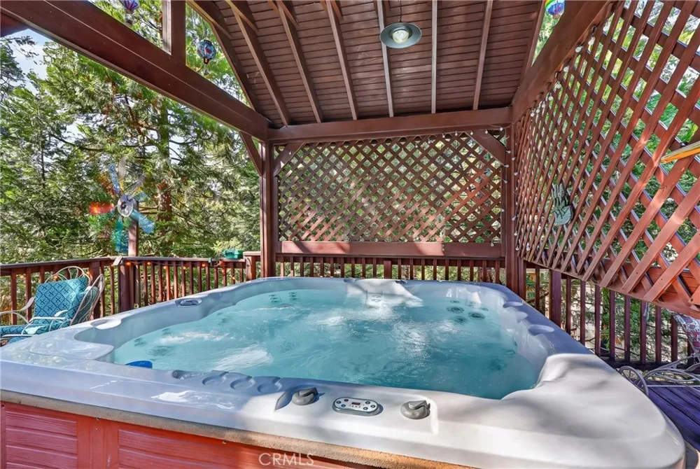 374 Grass Valley Road Lake Arrowhead, CA 92352