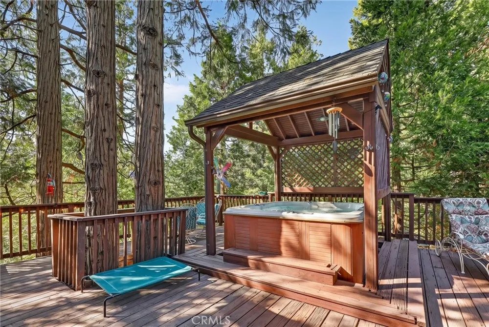 374 Grass Valley Road Lake Arrowhead, CA 92352