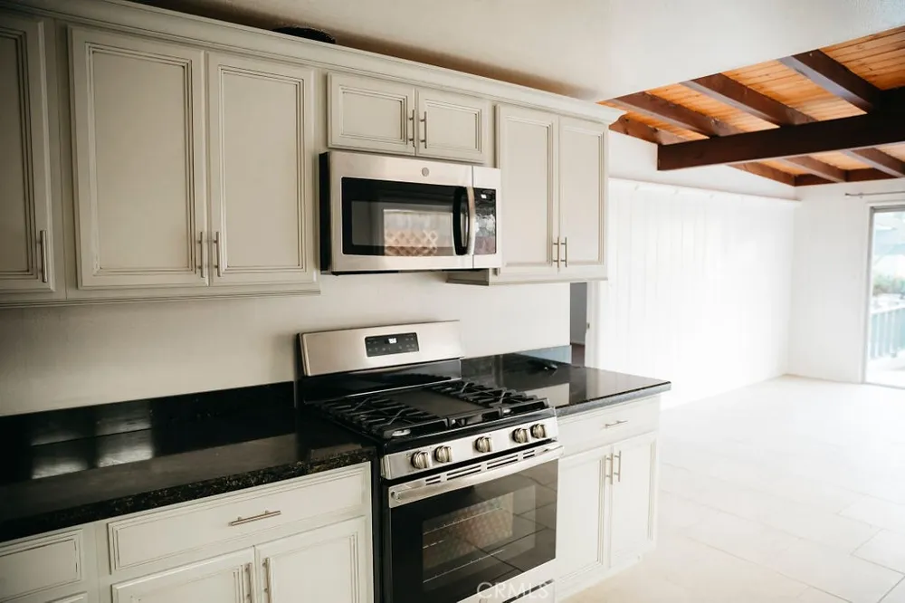 1760 Ruhland Avenue Manhattan Beach, CA 90266