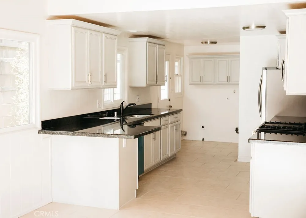 1760 Ruhland Avenue Manhattan Beach, CA 90266