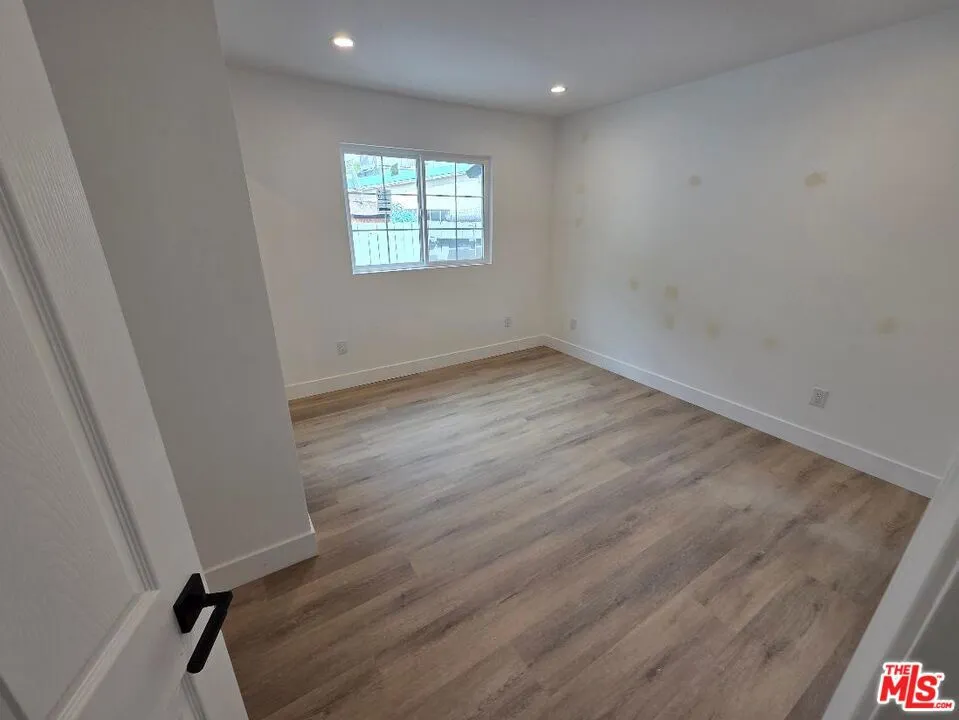 8519 Yolanda Avenue Los Angeles, CA 91324