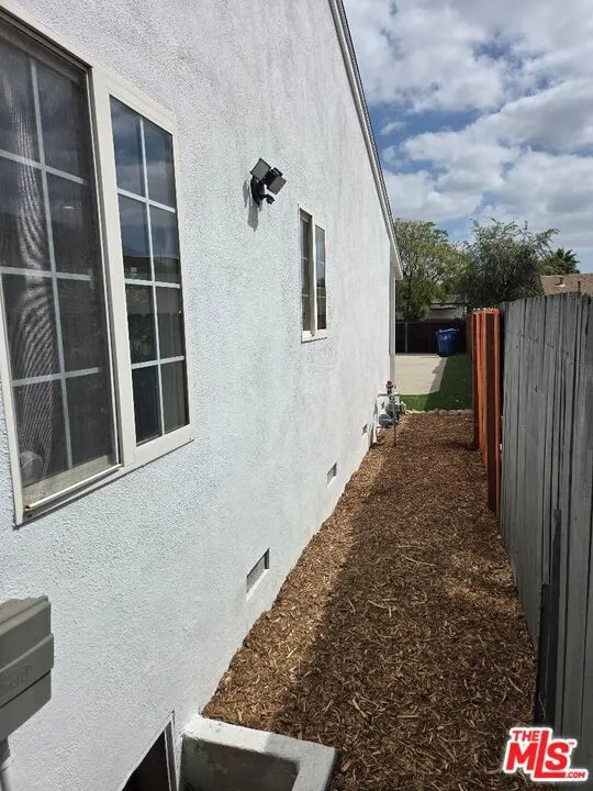 8519 Yolanda Avenue Los Angeles, CA 91324