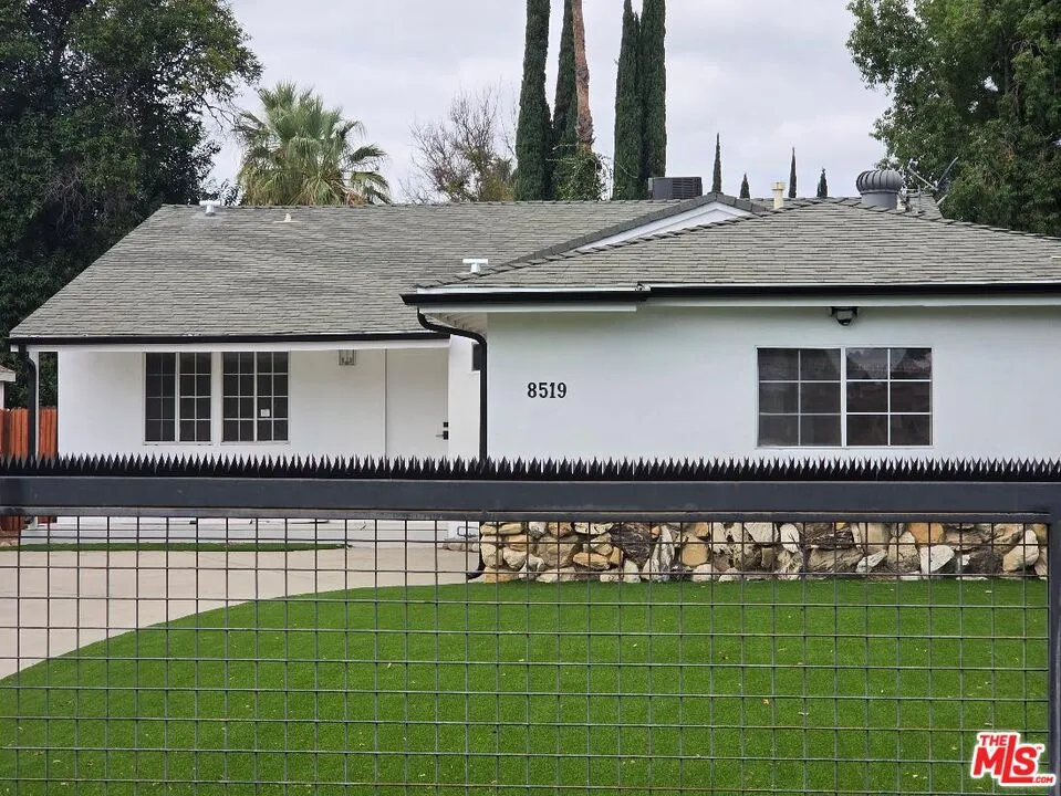 8519 Yolanda Avenue Los Angeles, CA 91324