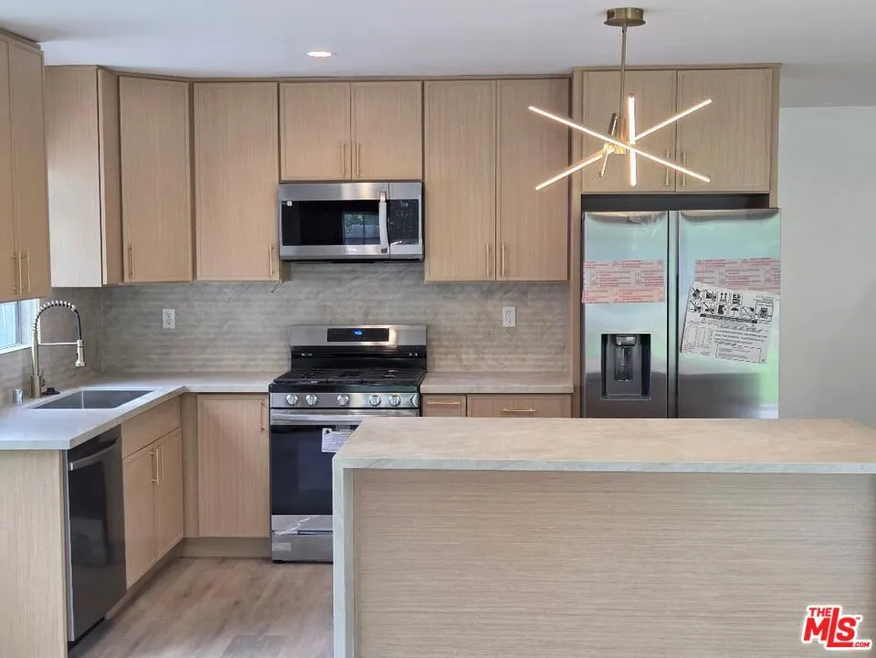 8519 Yolanda Avenue Los Angeles, CA 91324