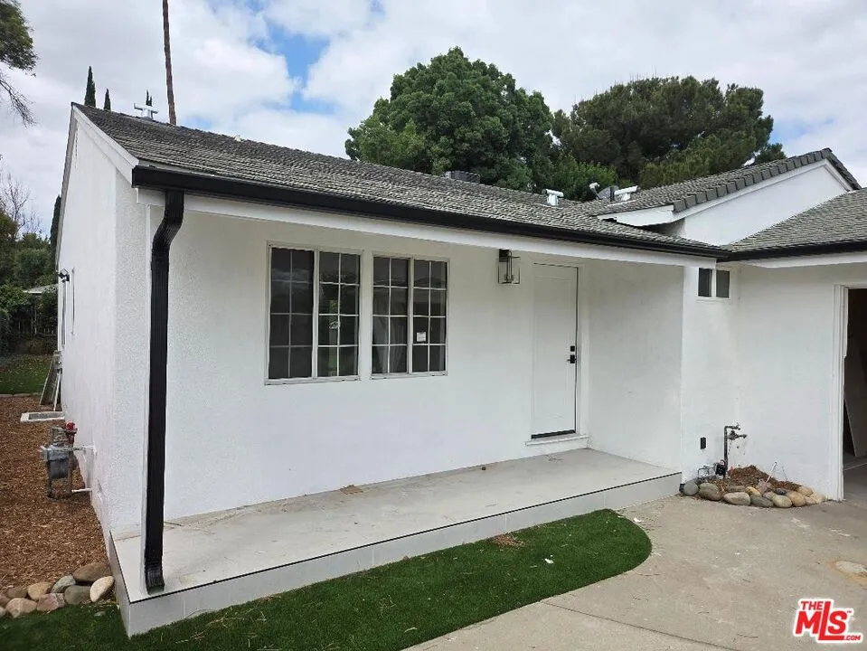 8519 Yolanda Avenue Los Angeles, CA 91324