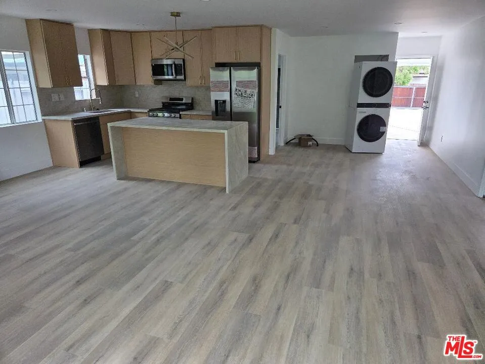8519 Yolanda Avenue Los Angeles, CA 91324