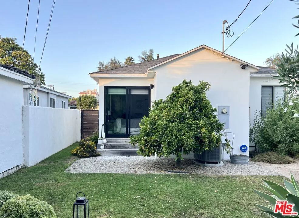 3865 Lyceum Avenue Los Angeles, CA 90066