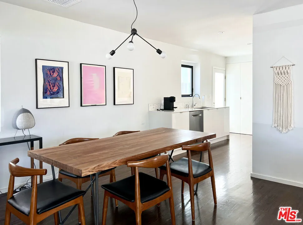 3865 Lyceum Avenue Los Angeles, CA 90066