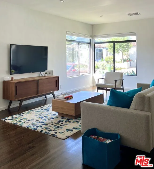 3865 Lyceum Avenue Los Angeles, CA 90066