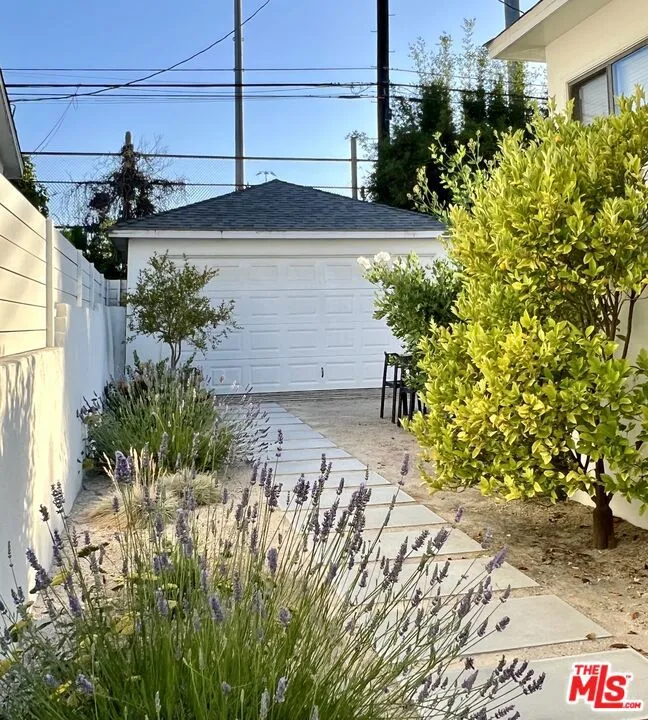 3865 Lyceum Avenue Los Angeles, CA 90066