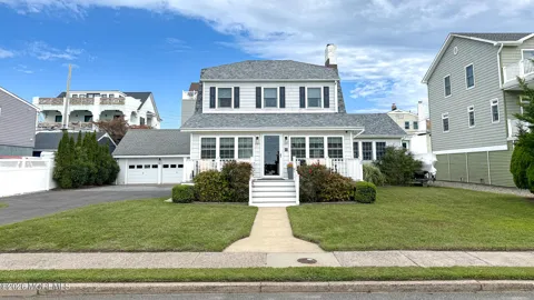108 Roanoke Avenue