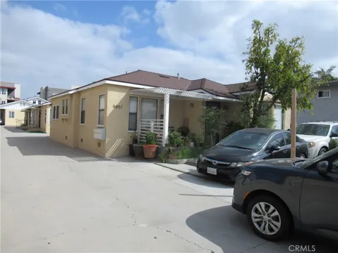 9857 Belmont
